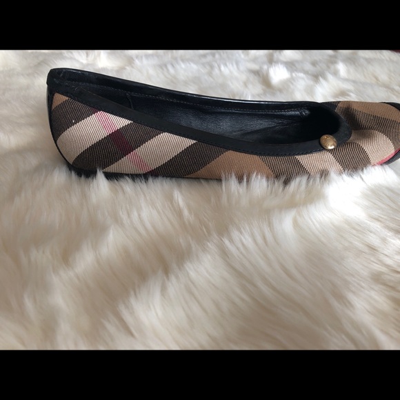 Beautiful Burberry flats! - Picture 2 of 5